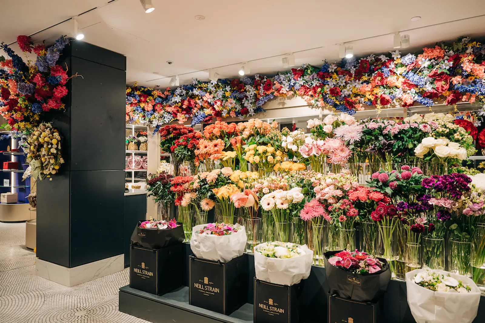 Bouquet of Flowers Near Me: Seamless online flower delivery Abu Dhabi for every moment